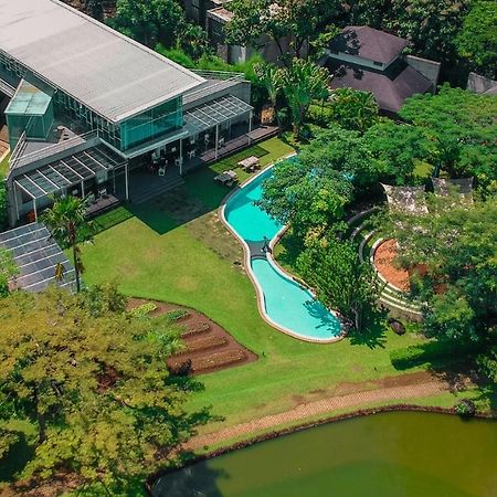 K Gallery Hotel Pasuruan Buitenkant foto