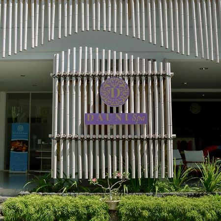 K Gallery Hotel Pasuruan Buitenkant foto