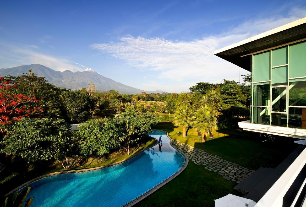 K Gallery Hotel Pasuruan Buitenkant foto