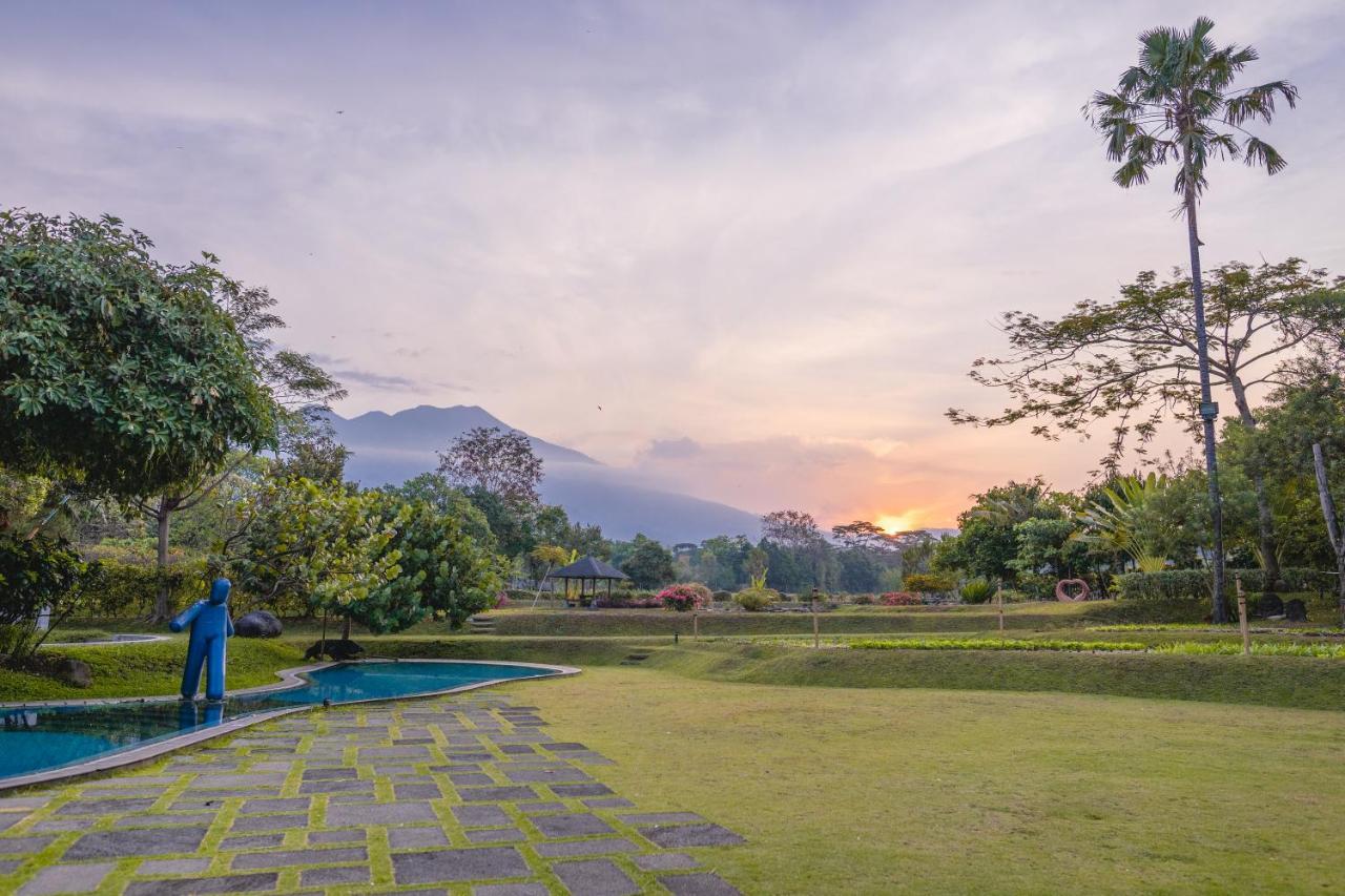 K Gallery Hotel Pasuruan Buitenkant foto