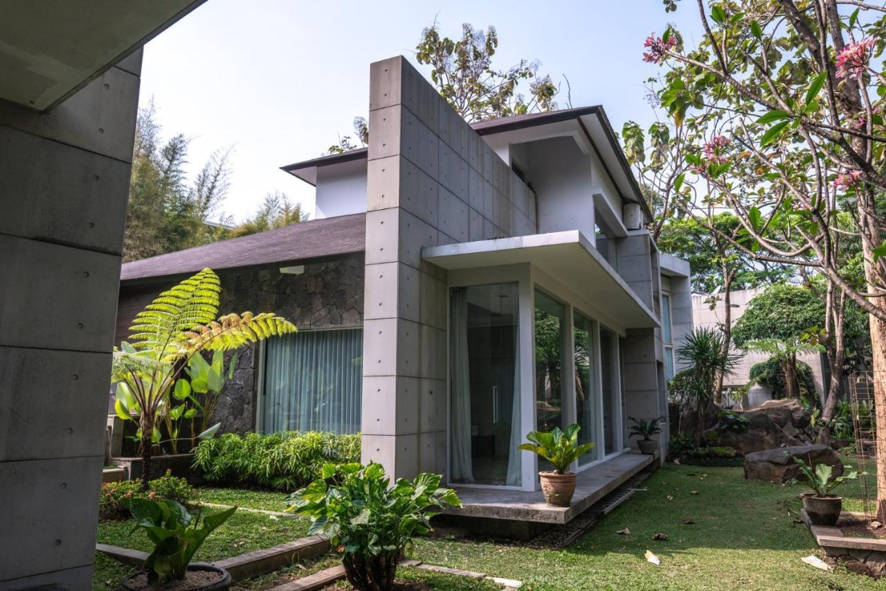 K Gallery Hotel Pasuruan Buitenkant foto