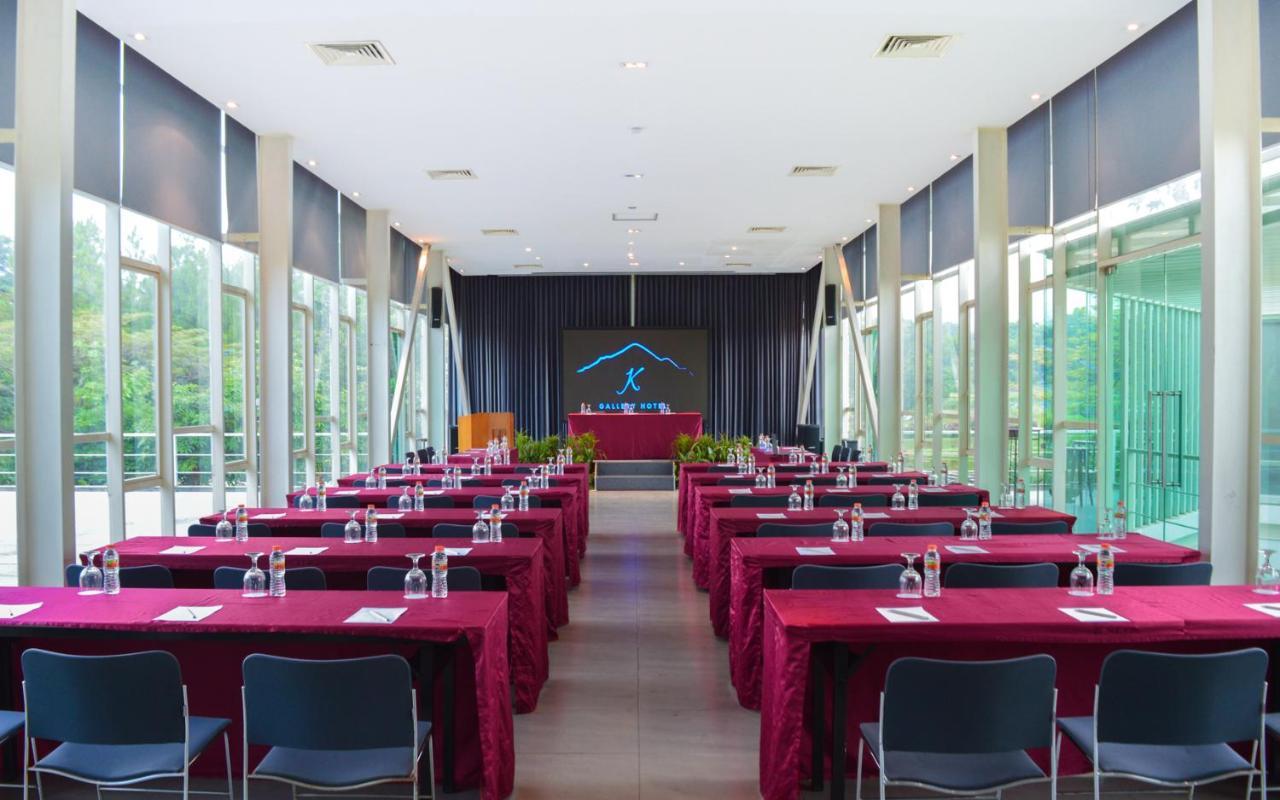 K Gallery Hotel Pasuruan Buitenkant foto