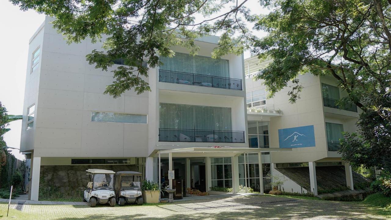 K Gallery Hotel Pasuruan Buitenkant foto