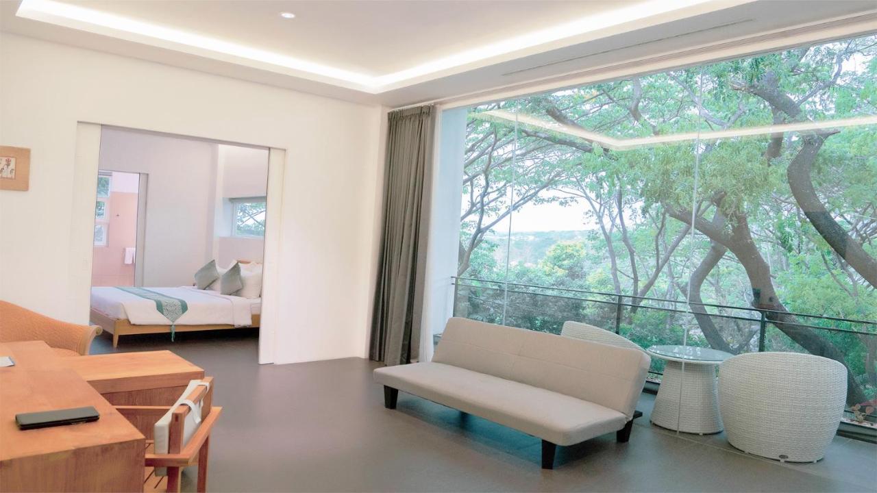 K Gallery Hotel Pasuruan Buitenkant foto