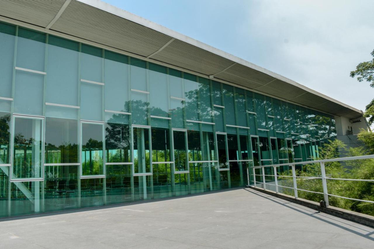 K Gallery Hotel Pasuruan Buitenkant foto