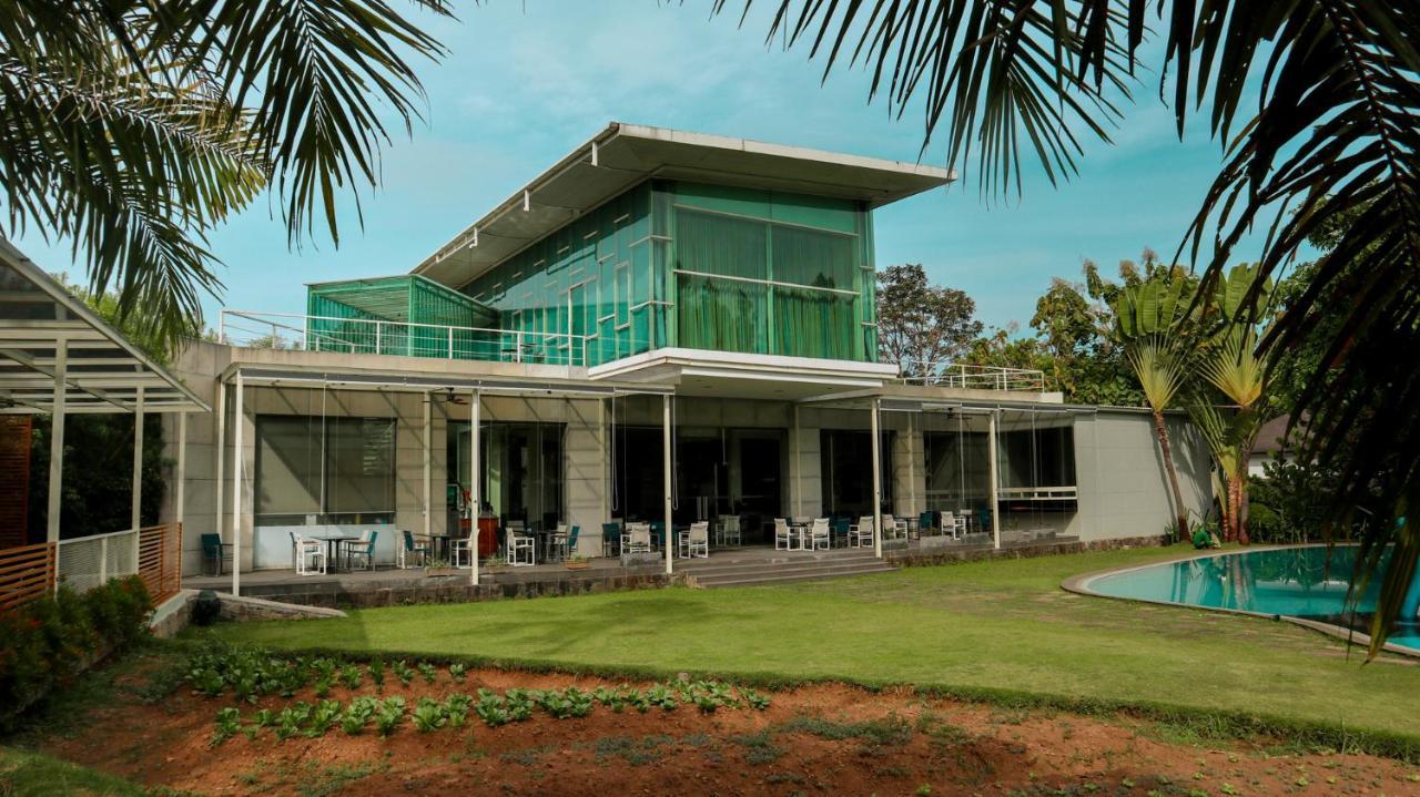 K Gallery Hotel Pasuruan Buitenkant foto