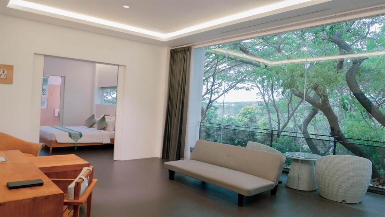 K Gallery Hotel Pasuruan Buitenkant foto